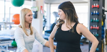 A female PT talking to a pregnant patient